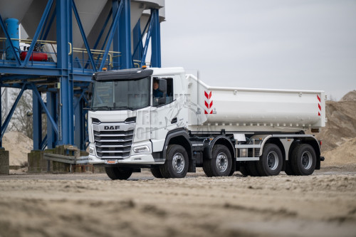 DAF XF530 8x4 - 01